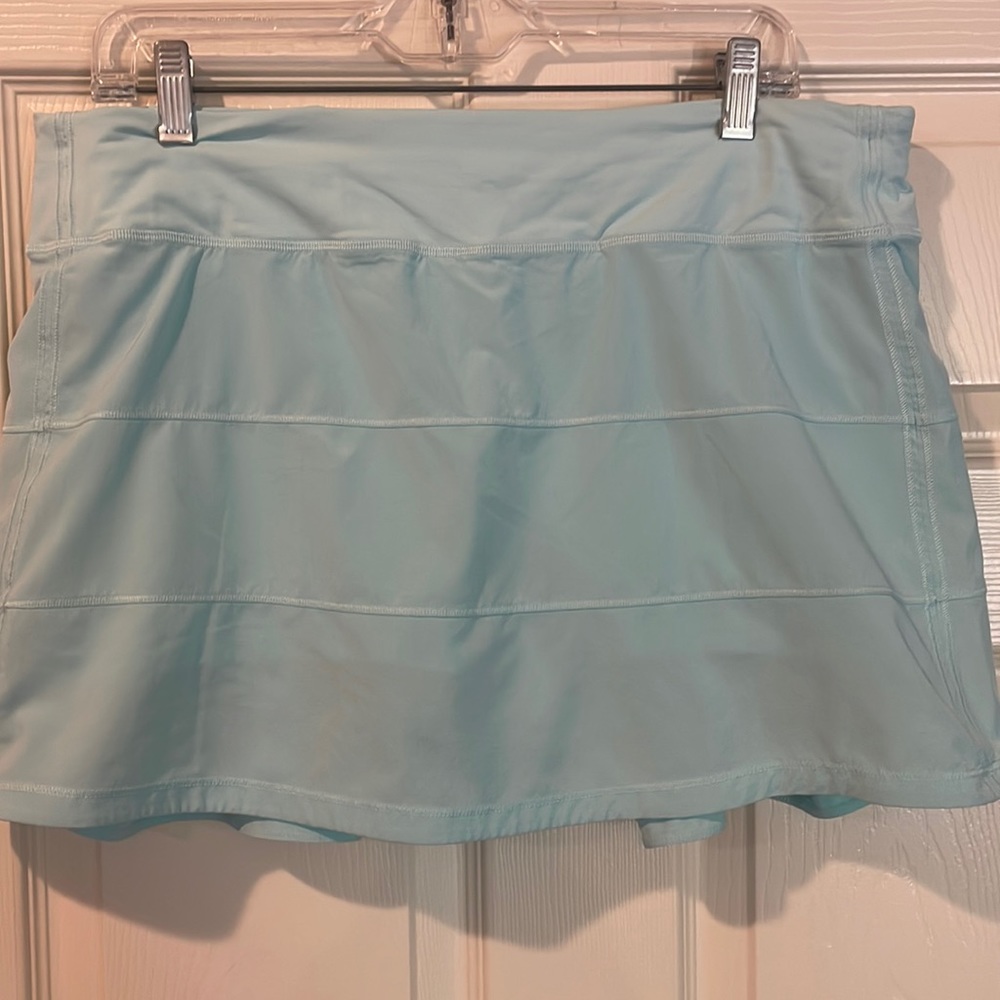 Lululemon tennis skirt Ladies size 12T EUC